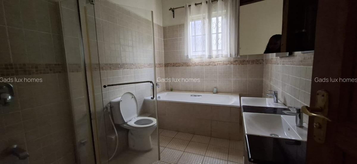 5 Bed Townhouse with En Suite at Spring Valley - 6