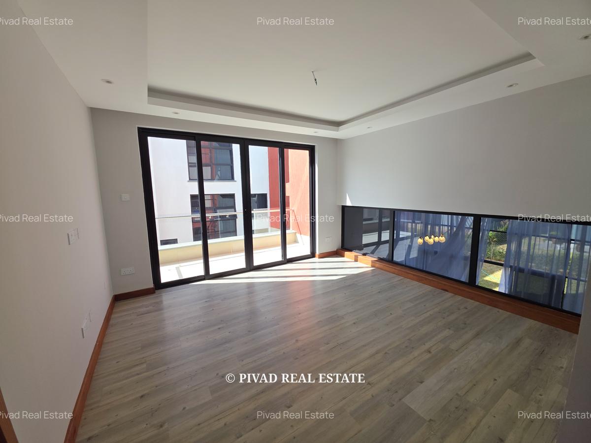 4 Bed Townhouse with Swimming Pool in Membley - 11