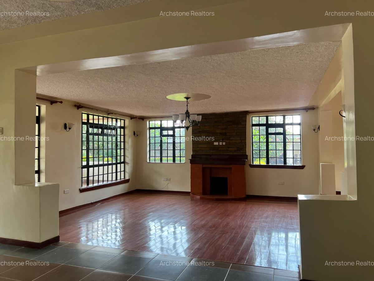 5 Bed House with En Suite in Runda - 2