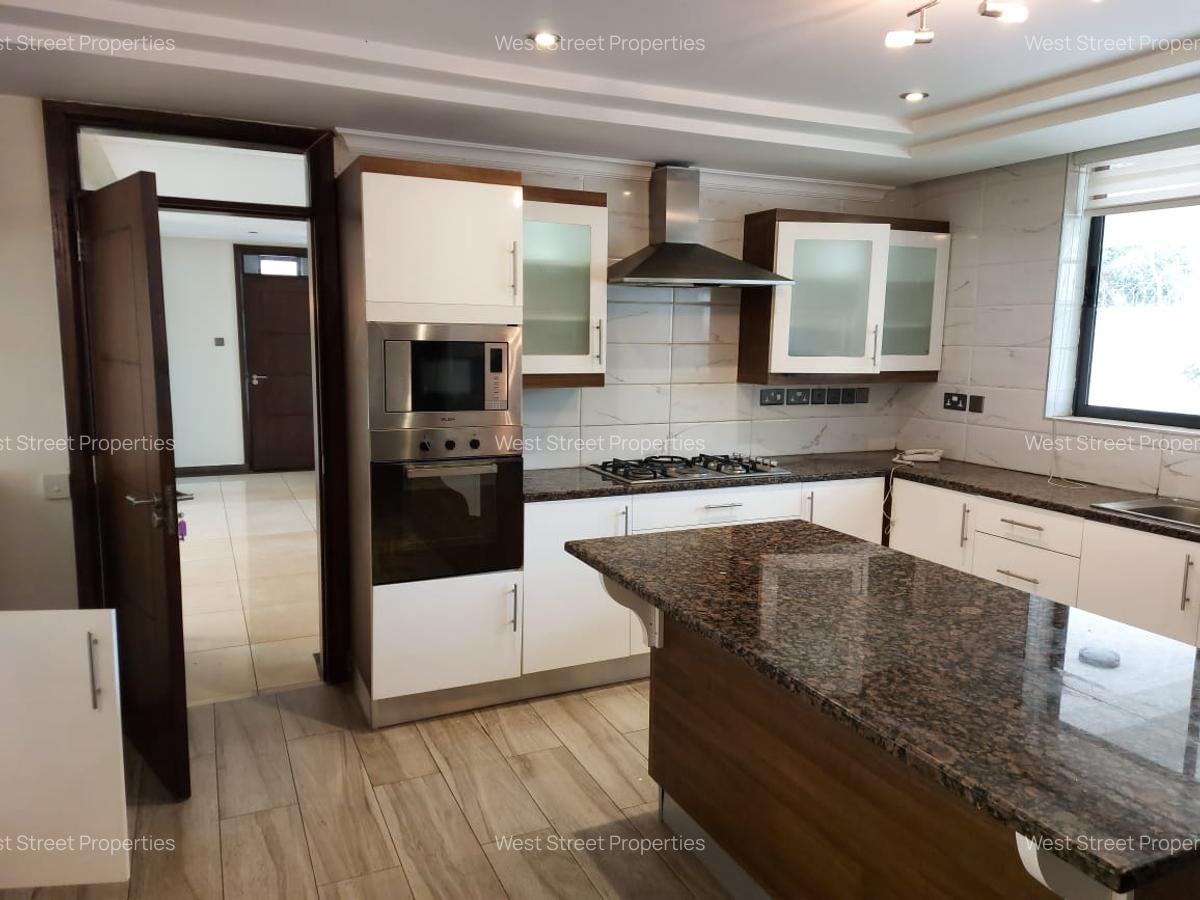 5 Bed Villa with En Suite at Lavington - 10