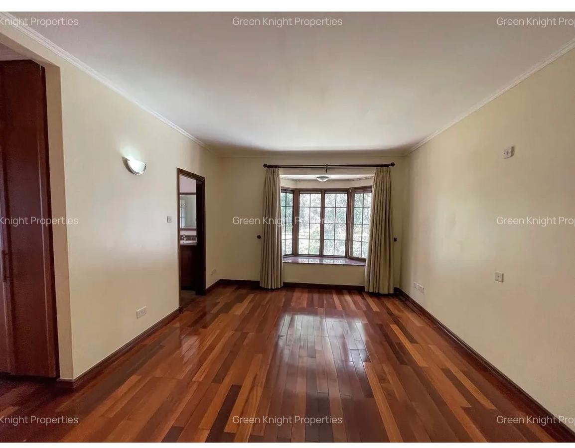 4 Bed Townhouse with En Suite in Westlands Area - 13