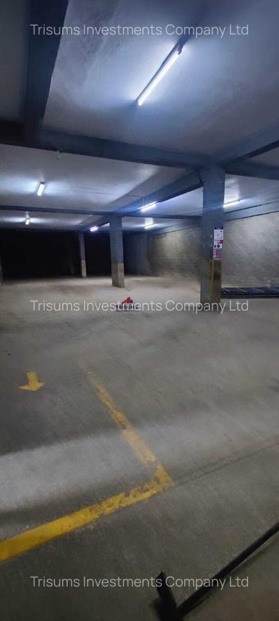 30,000 ft² Warehouse with Service Charge Included in Industrial Area - 14