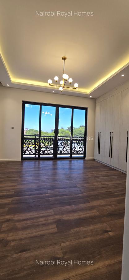 6 Bed Townhouse with En Suite at Lavington Green - 20