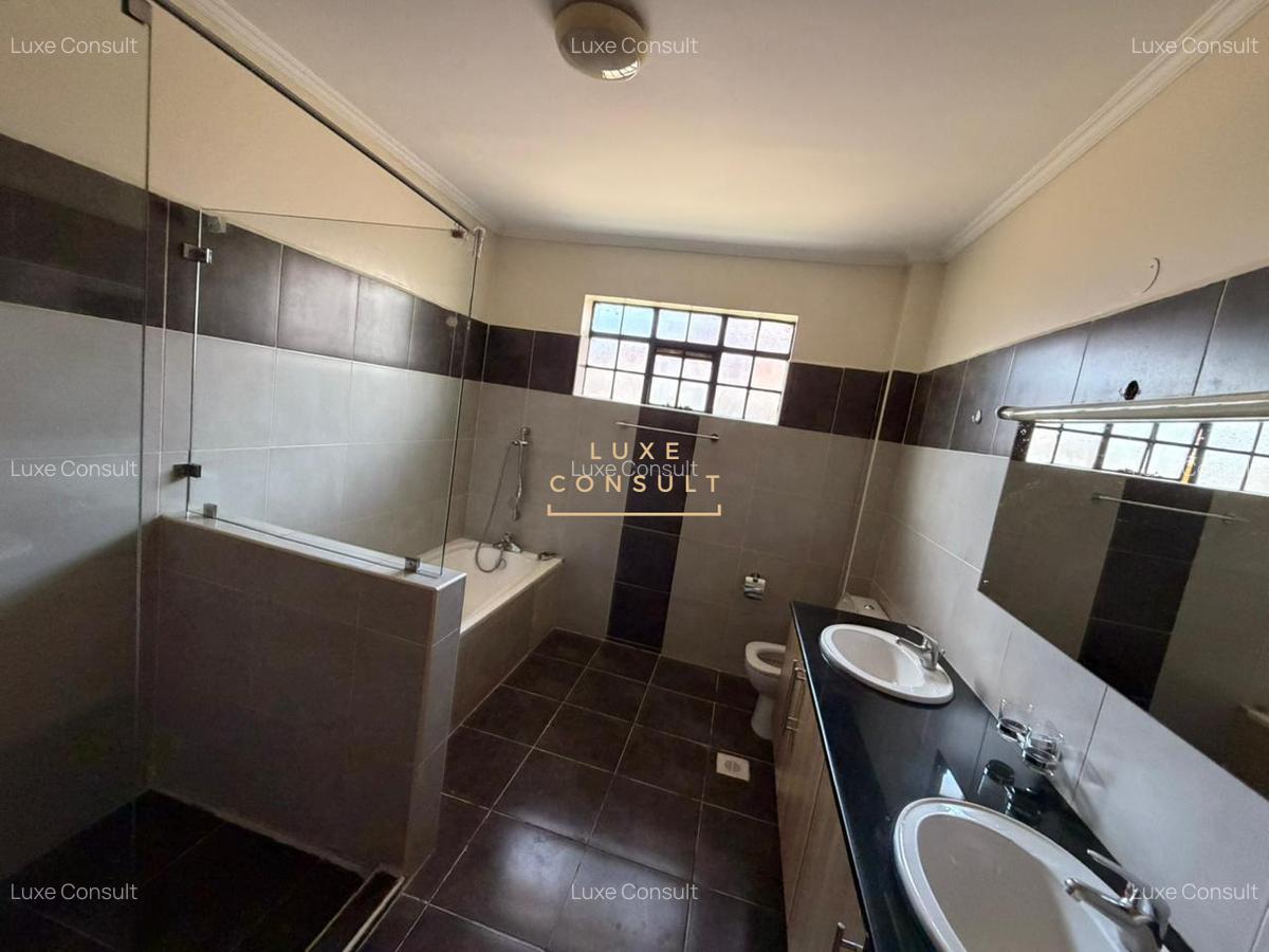 4 Bed Townhouse in Kitisuru - 11