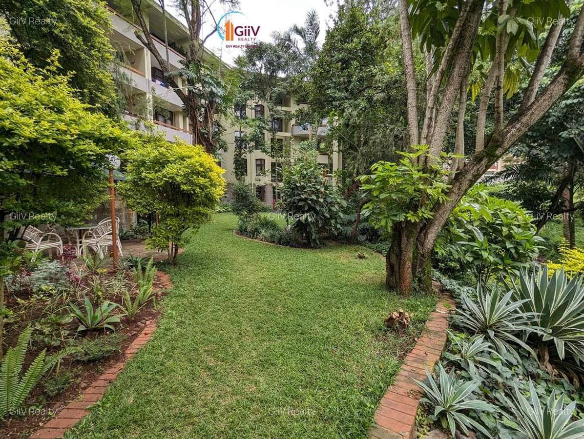 4 Bed Apartment with Swimming Pool in Riverside - 1