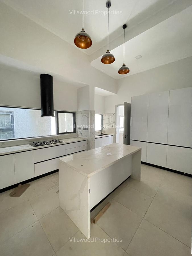 5 Bed Villa with En Suite in Lavington - 3