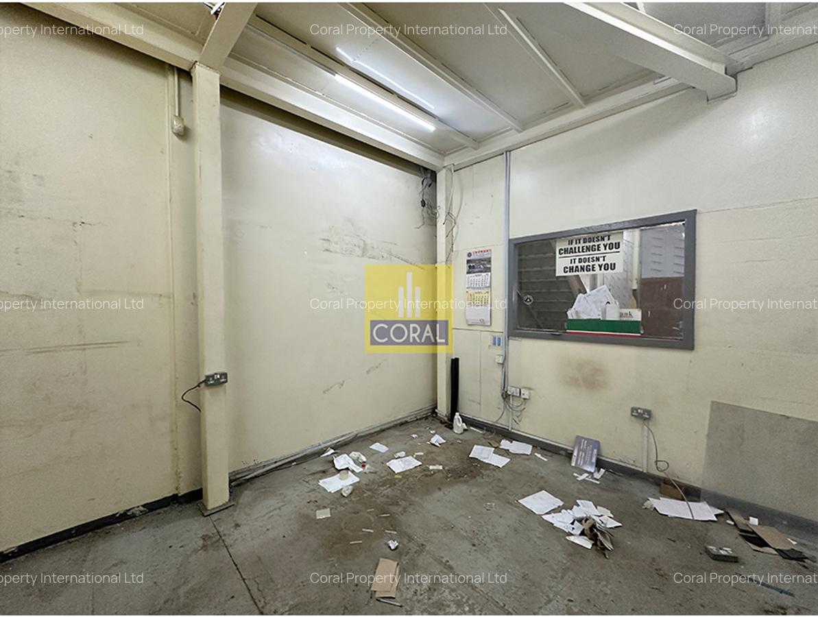 29,825 ft² Warehouse in Industrial Area - 8