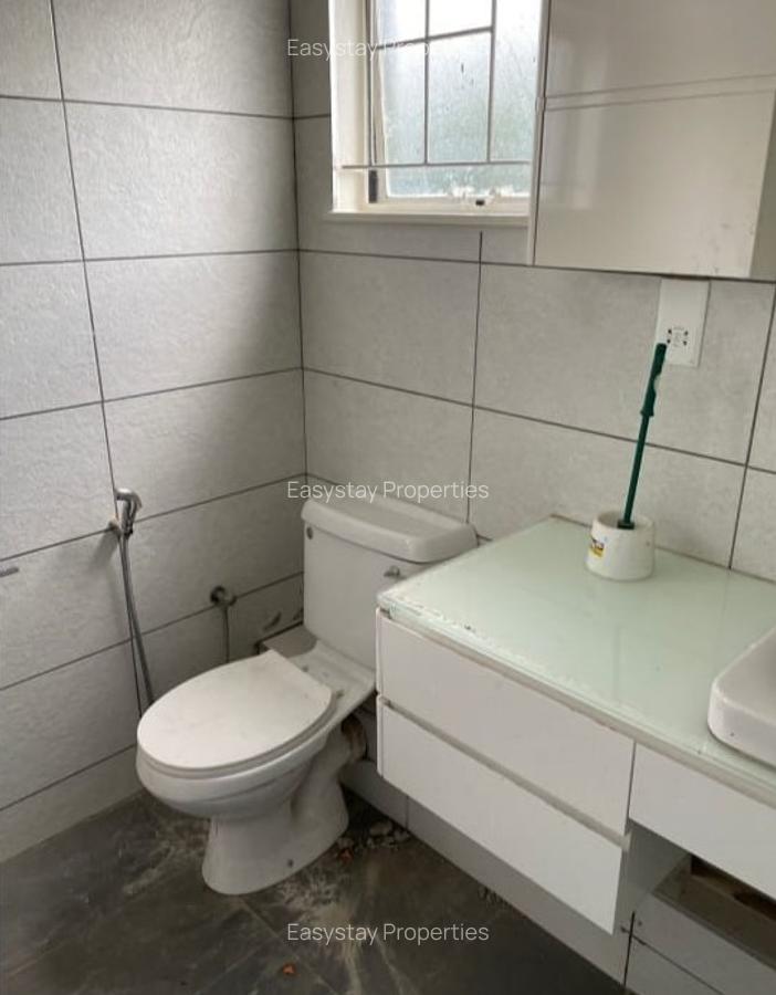 3 Bed Apartment with Parking in Kilimani - 11