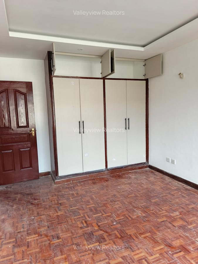 4 Bed Townhouse with En Suite at Lavington - 9