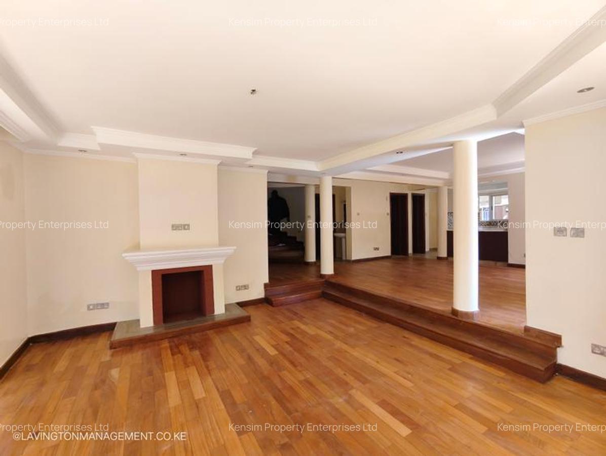 5 Bed Townhouse with En Suite in Lavington - 3