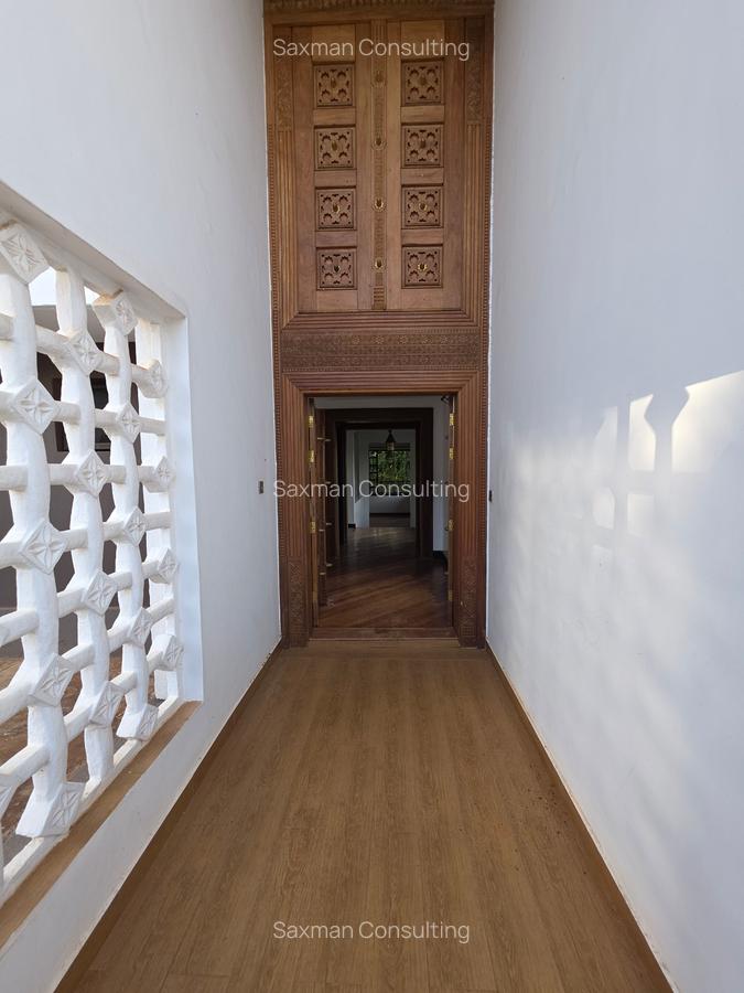5 Bed Villa with En Suite in Runda - 14