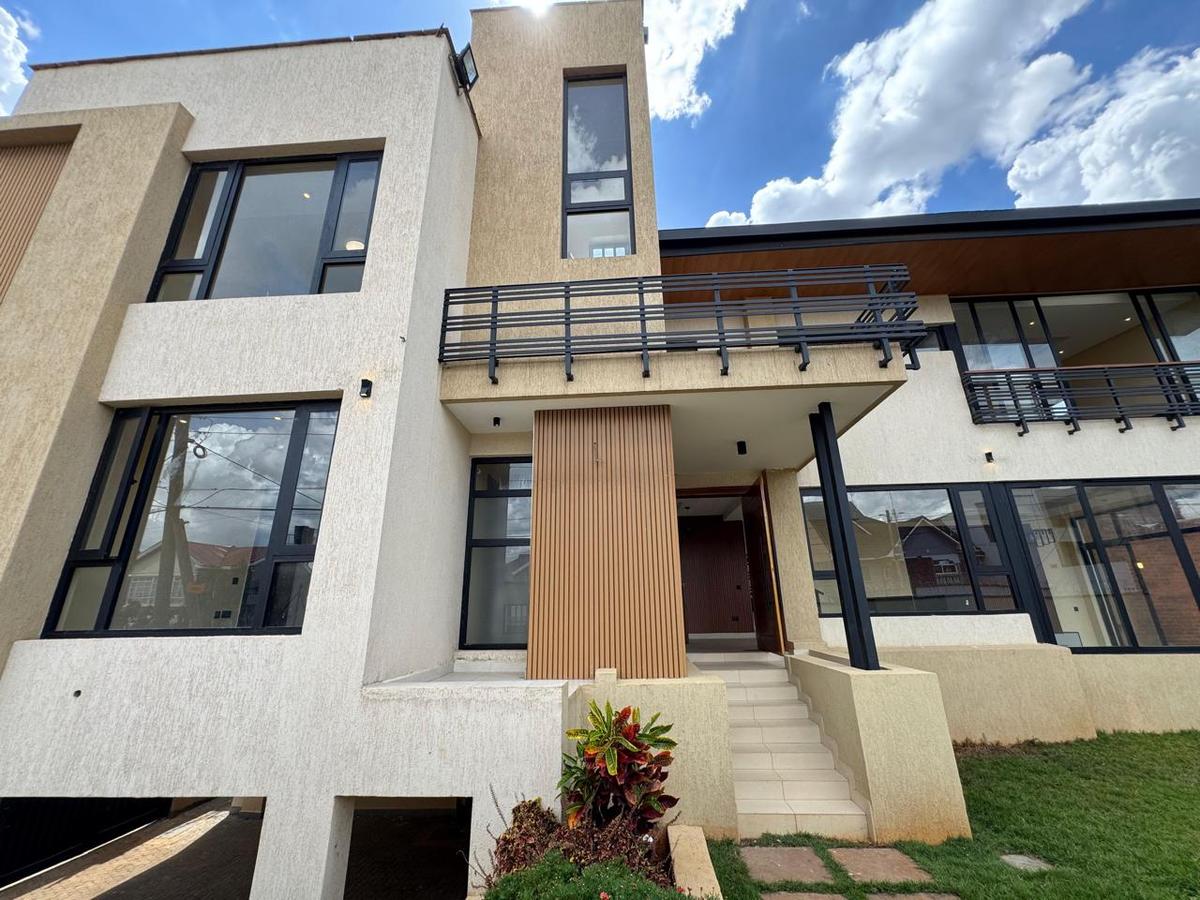 4 Bed Townhouse with En Suite at Membley Estate - 5