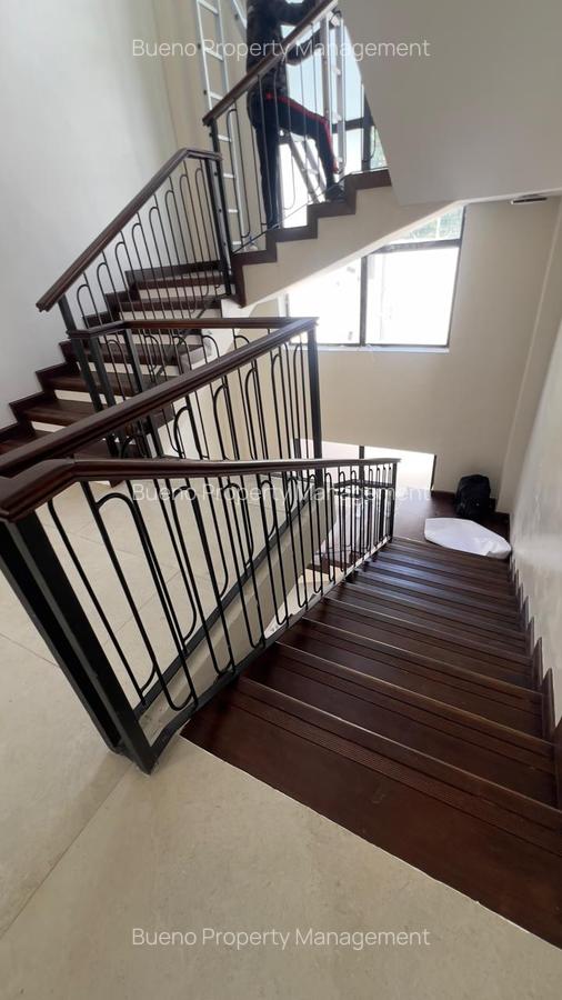 5 Bed Townhouse with En Suite in Lavington - 9