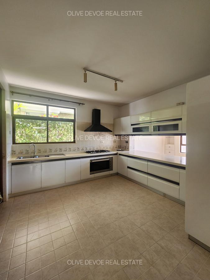 4 Bed Townhouse with En Suite in Runda - 5