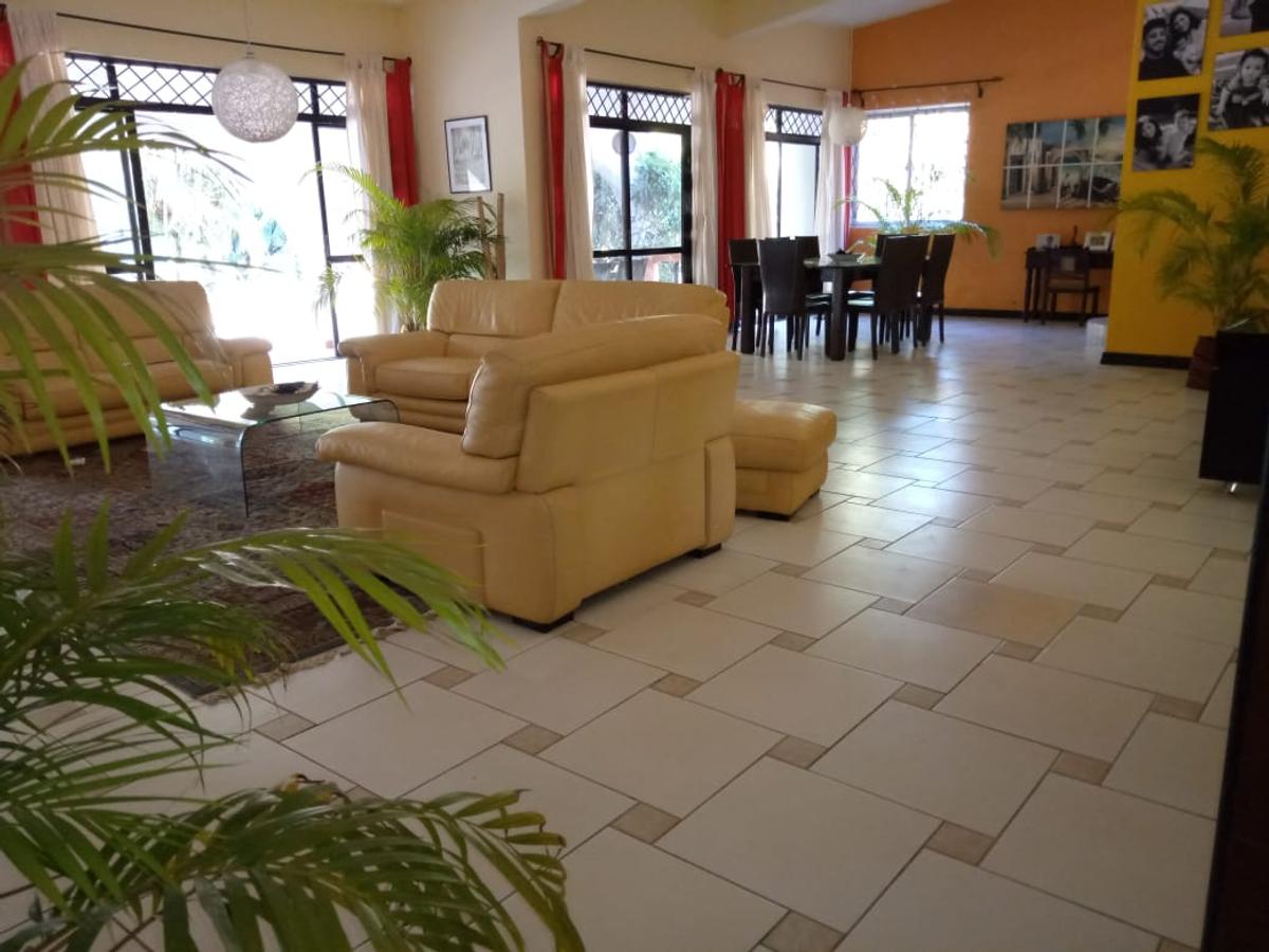 3 Bed Villa with En Suite at Bokoboko - 10