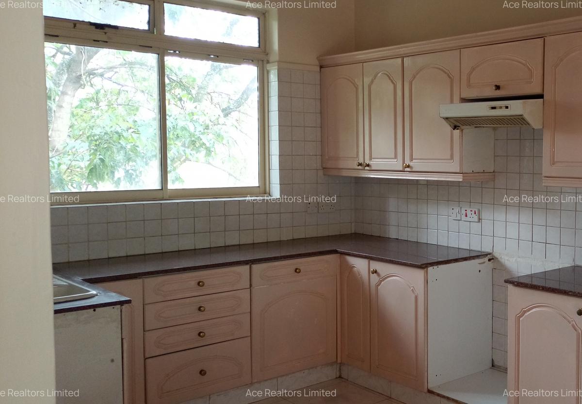 10 Bed Apartment with En Suite at Sports Road - 3