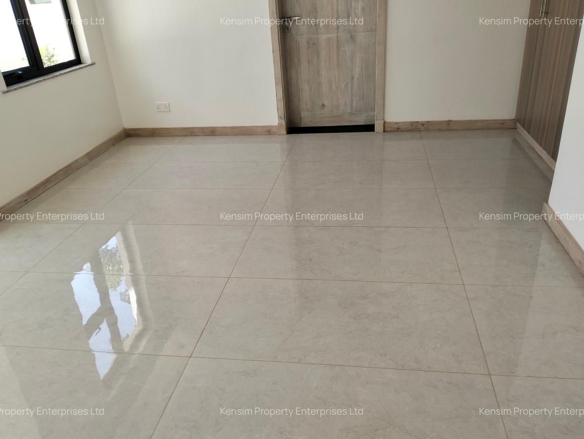 5 Bed House with En Suite in Runda - 13