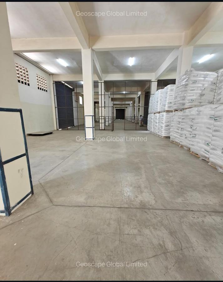 38,400 ft² Warehouse with Backup Generator in Industrial Area - 4