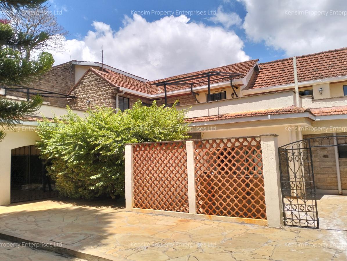 6 Bed House with En Suite in Lavington - 7