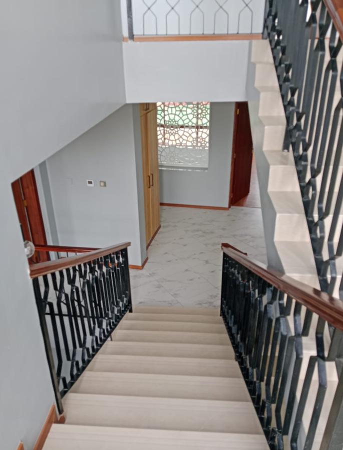 4 Bed House with En Suite in Runda - 7