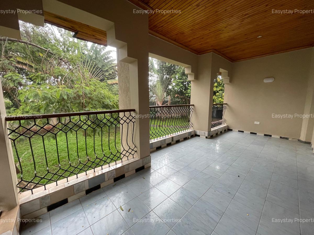 5 Bed House with En Suite in Runda - 12