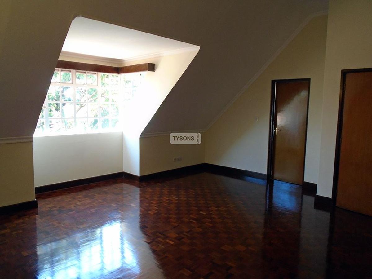 3 Bed Apartment with En Suite in Lavington - 8