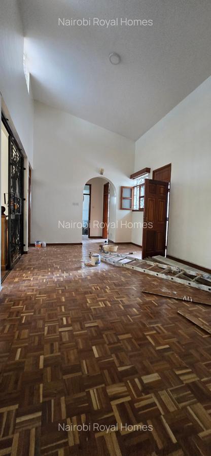 5 Bed House with En Suite at Redhil Close - 13