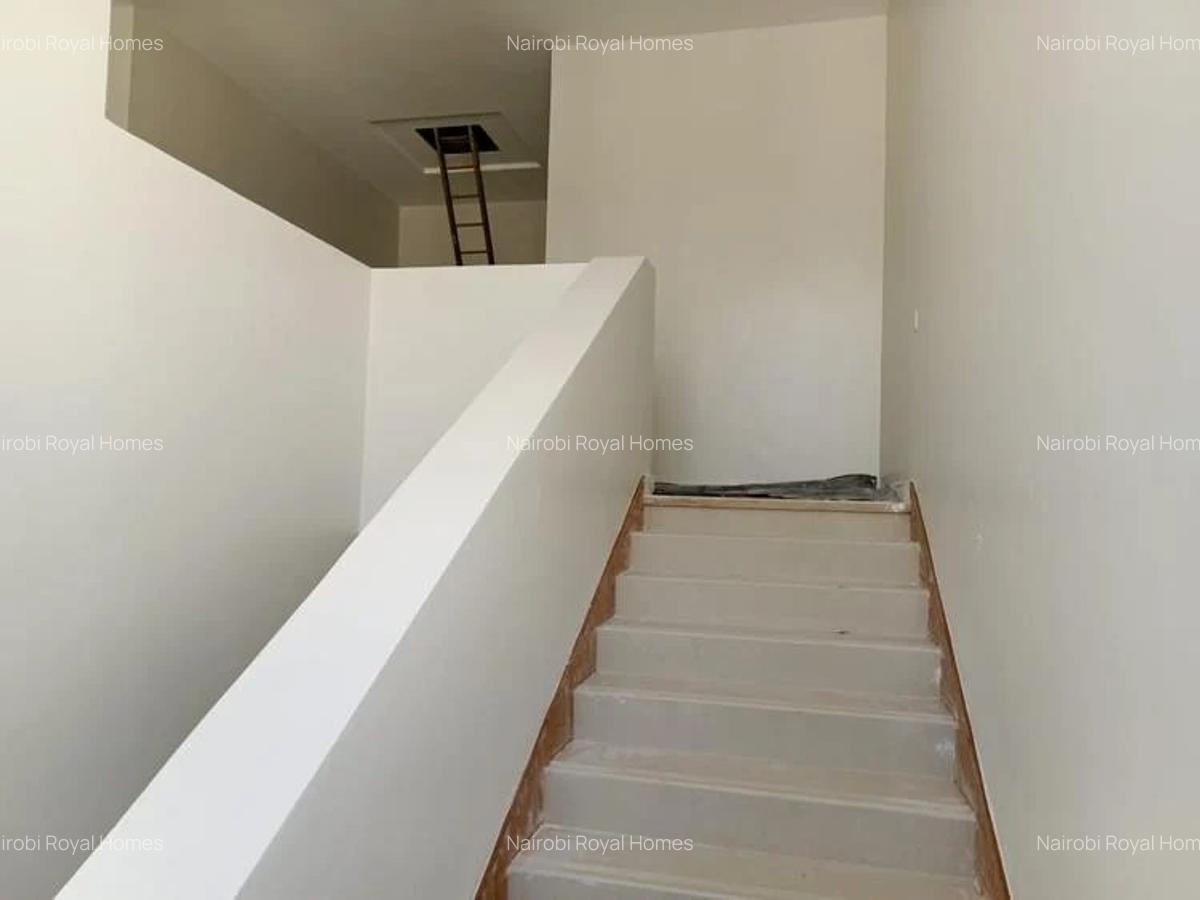 5 Bed Townhouse with En Suite at Lavington - 8