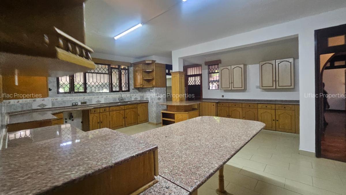 5 Bed House with En Suite in Runda - 7