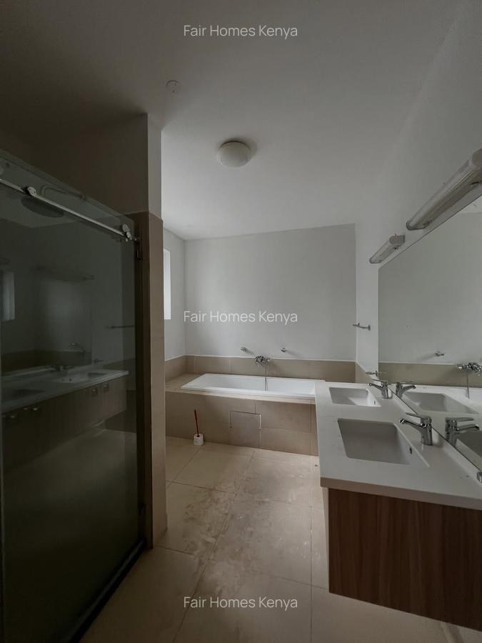 5 Bed Townhouse with En Suite at Lavington Green - 16