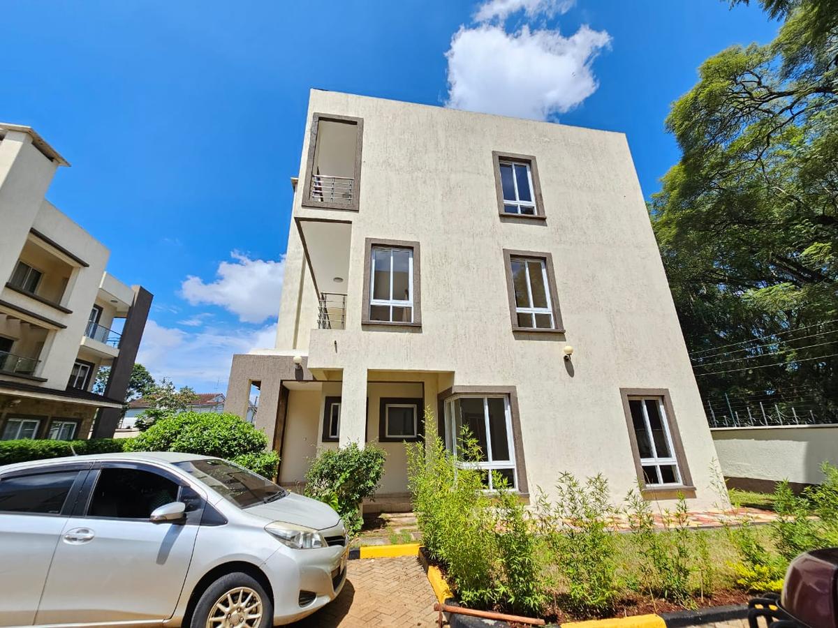 5 Bed House with En Suite in Lavington - 20