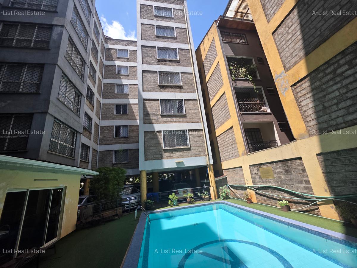 4 Bed Apartment with En Suite at Hendred Avenue - 1