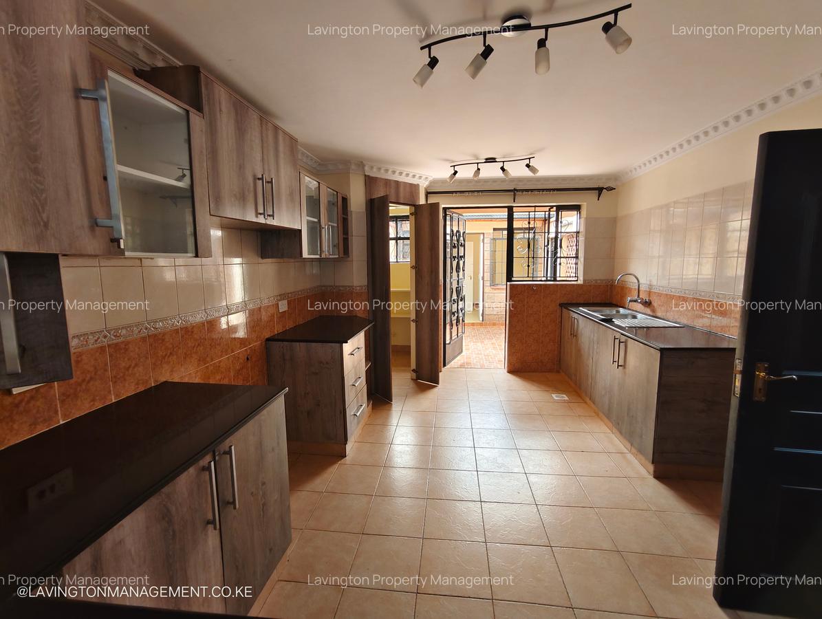 5 Bed Townhouse with En Suite at Lavington Green - 5