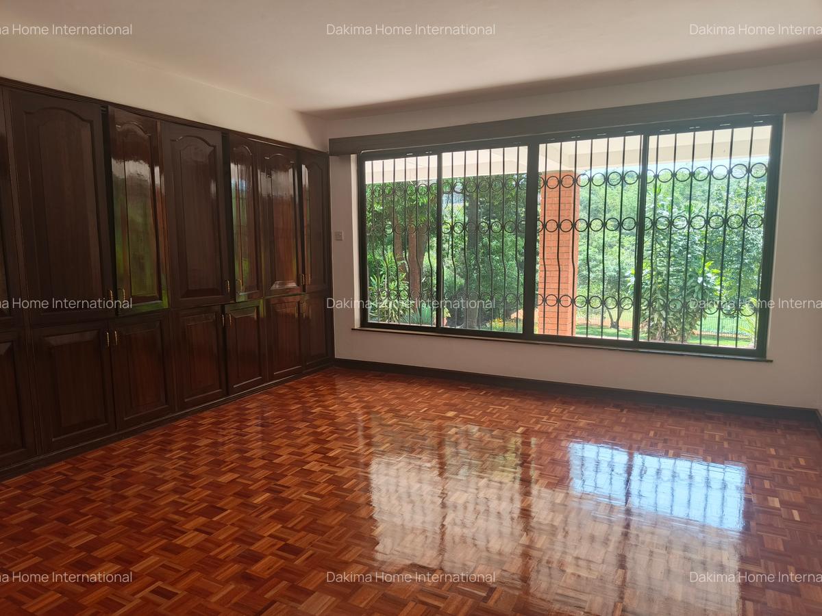 5 Bed House with En Suite in Gigiri - 9