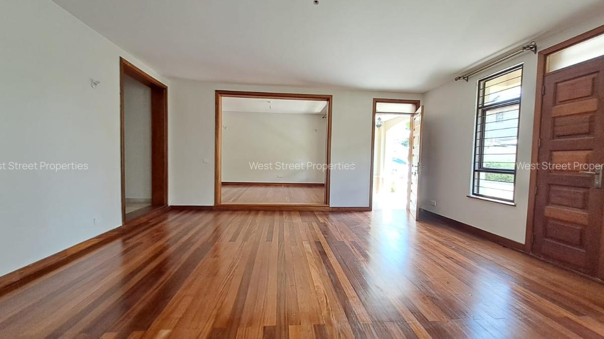 5 Bed Townhouse with En Suite at Lavington - 4