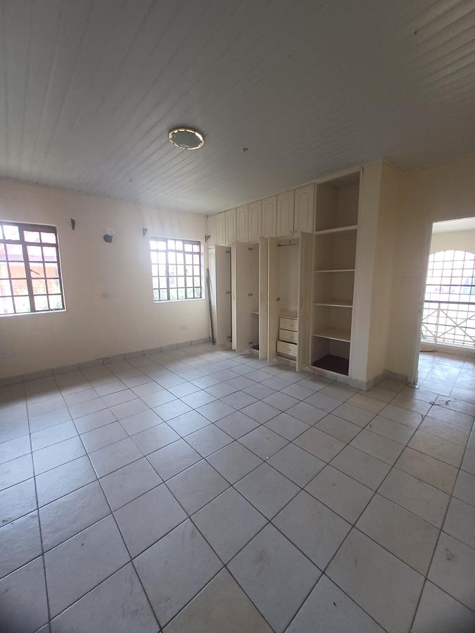 4 Bed Townhouse with En Suite at Yukos - 7