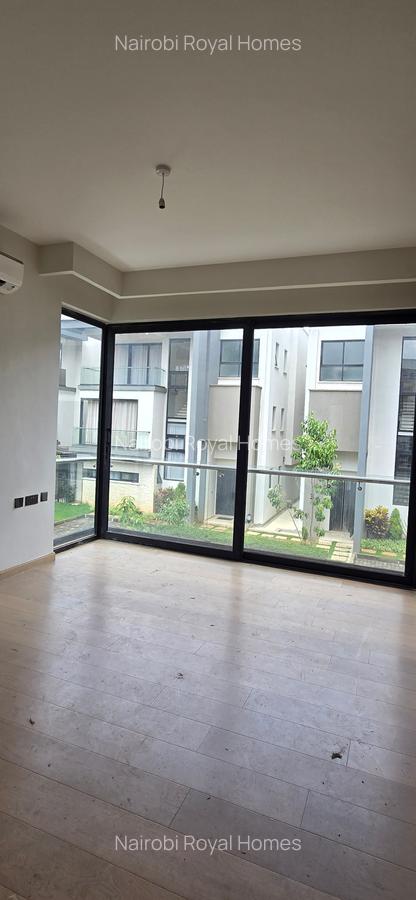 4 Bed Townhouse with En Suite at Lavington Green - 15