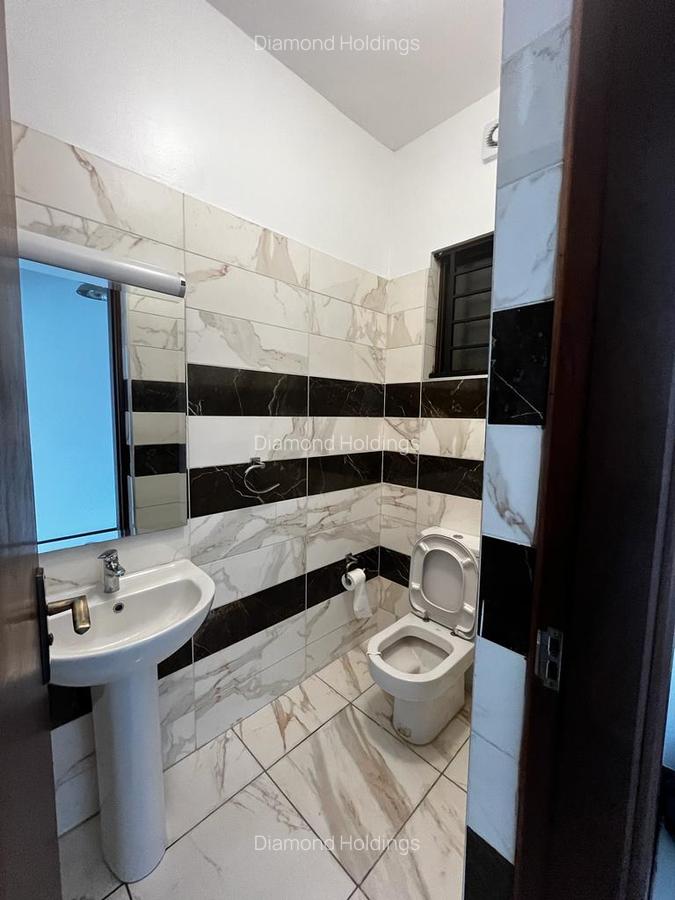 3 Bed Apartment with En Suite at Parklands - 17