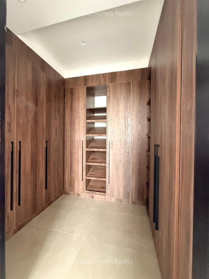 3 Bed Apartment with En Suite in Riverside - 3