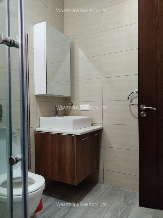 5 Bed Townhouse with En Suite at Lavington - 12