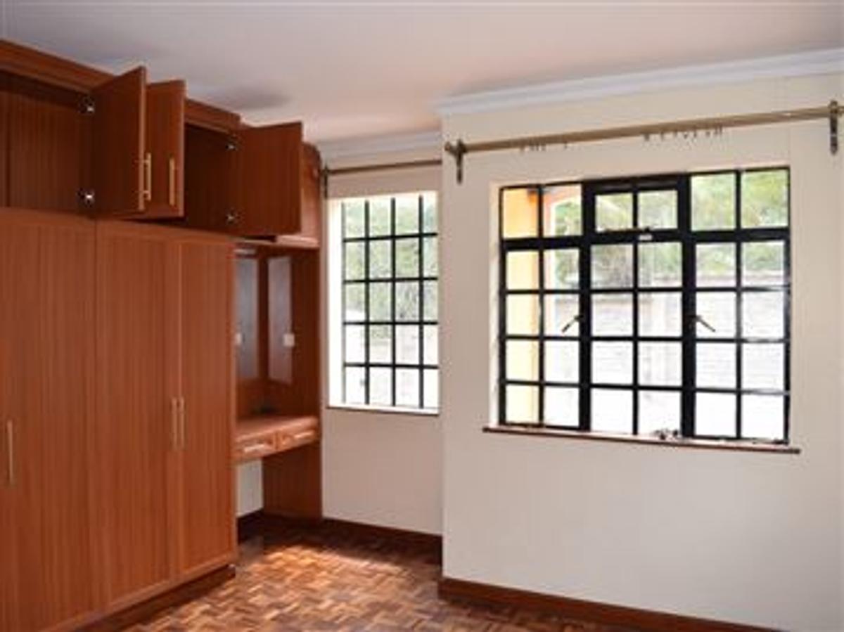 4 Bed Townhouse with En Suite in Lavington - 5