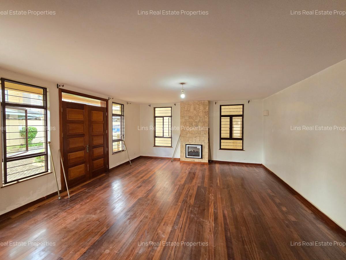 5 Bed Townhouse with En Suite in Lavington - 9