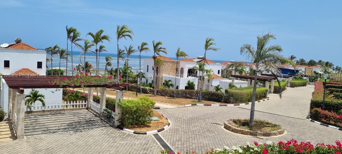 Serviced 3 Bed Apartment with En Suite at Sultan Palace - 12