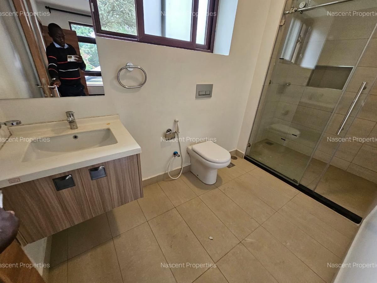 5 Bed Villa with En Suite in Lavington - 20