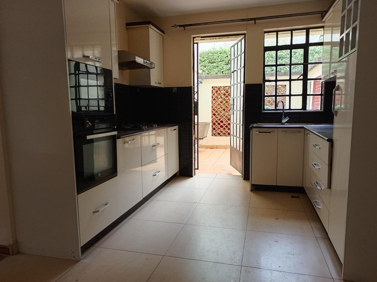 4 Bed Townhouse with En Suite in Kitisuru - 8