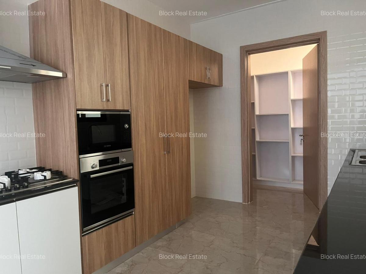 4 Bed Apartment with En Suite in Spring Valley - 7