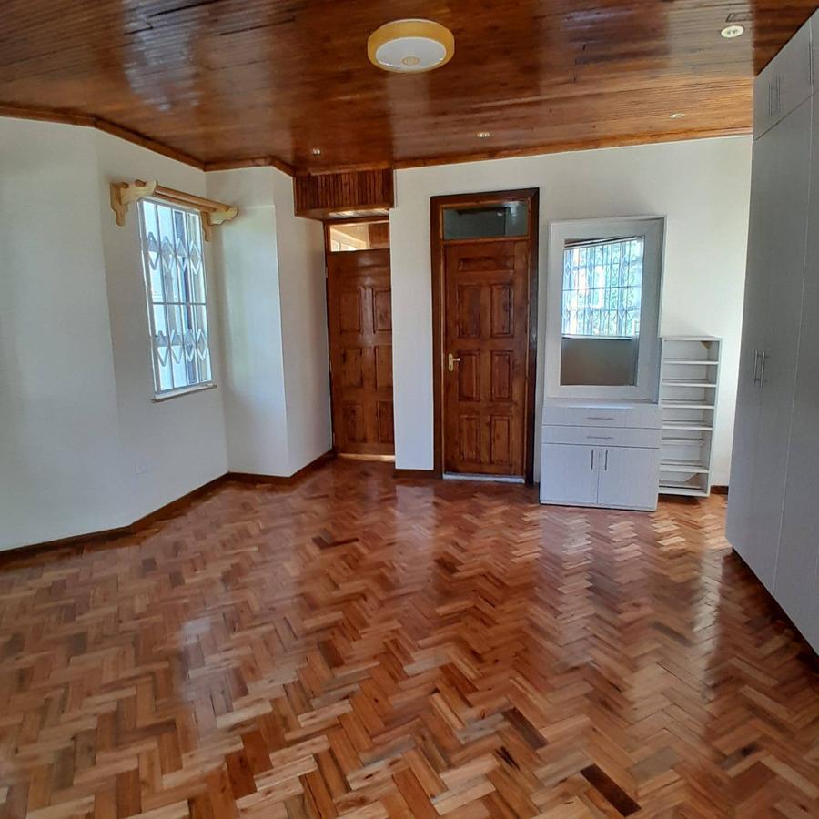 4 Bed House with En Suite in Spring Valley - 10