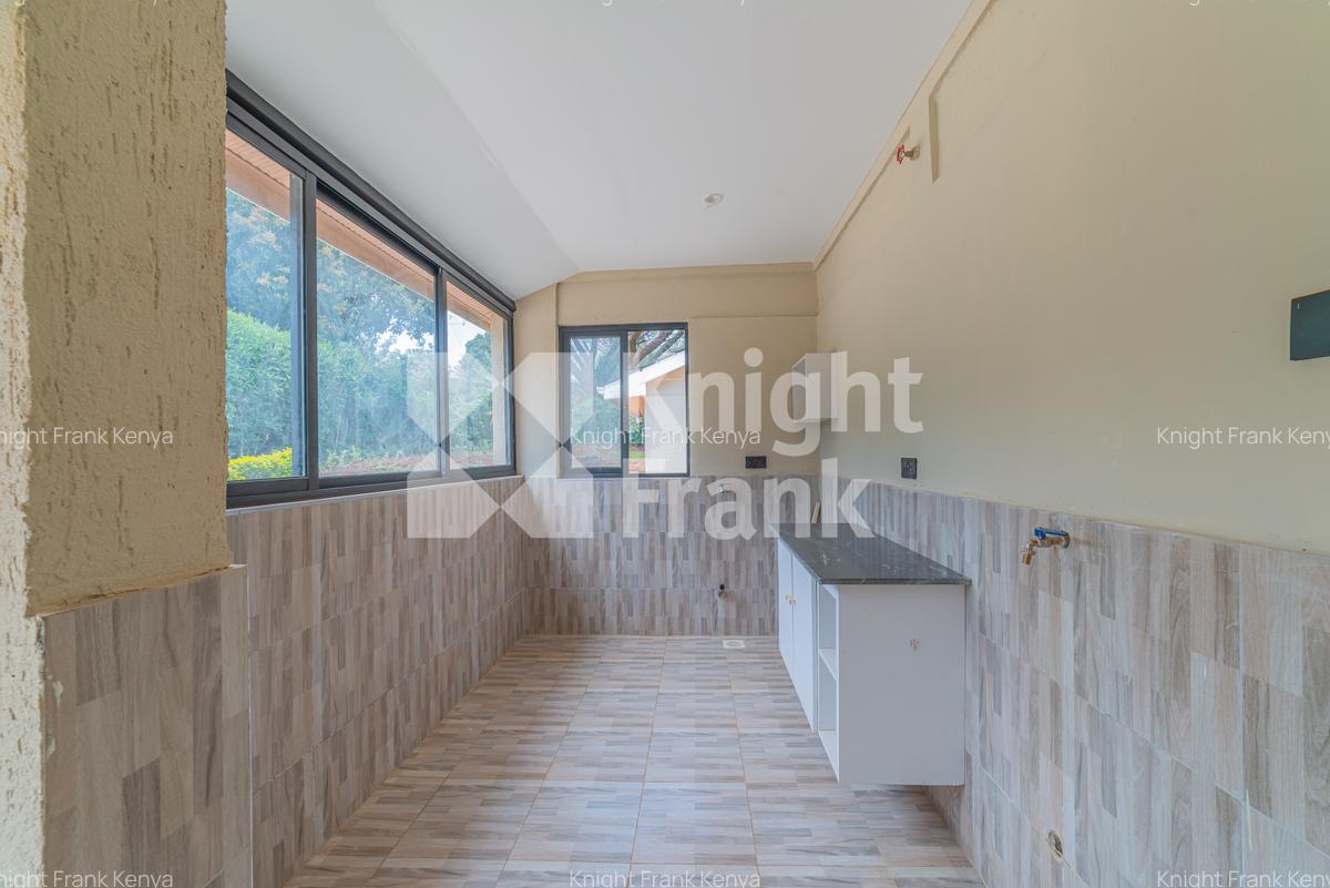 4 Bed House with En Suite at Loresho Crescent - 6