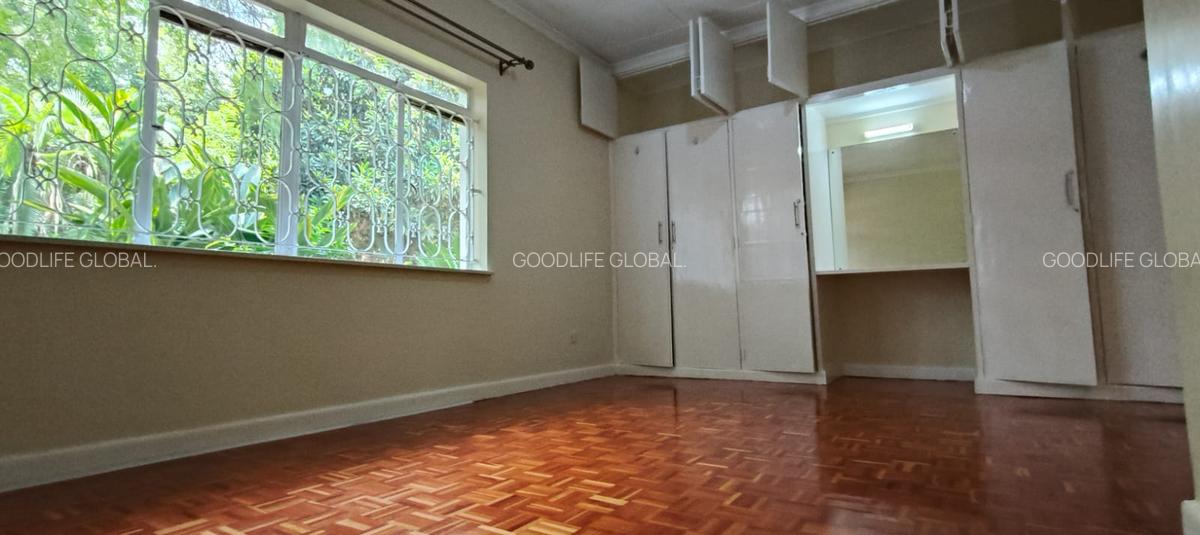 4 Bed House with En Suite at Rosslyn - 18