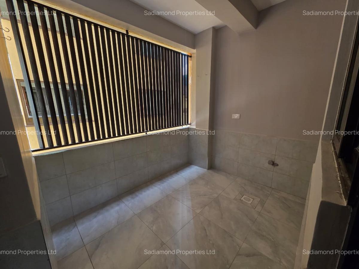 1 Bed Apartment with En Suite in Brookside - 4